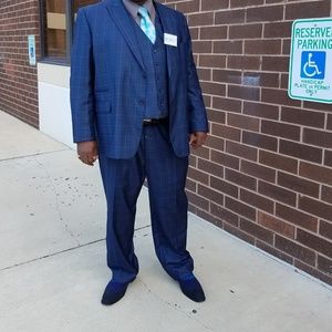 Stacy Adams Mens Navy/and Light blue plaid 3 pc suit!